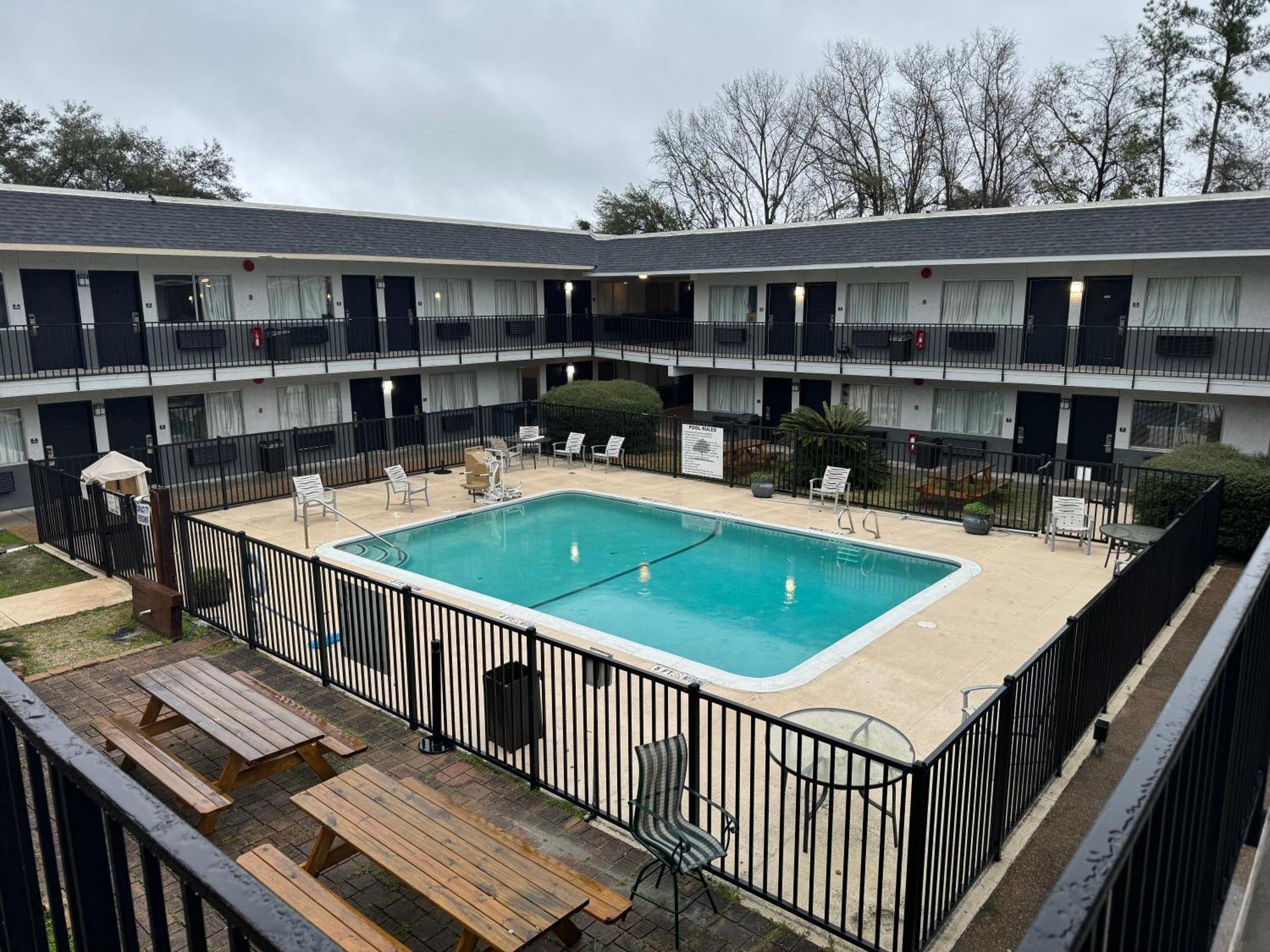 Fairbridge Inn & Suites Richmond Hill Exterior photo